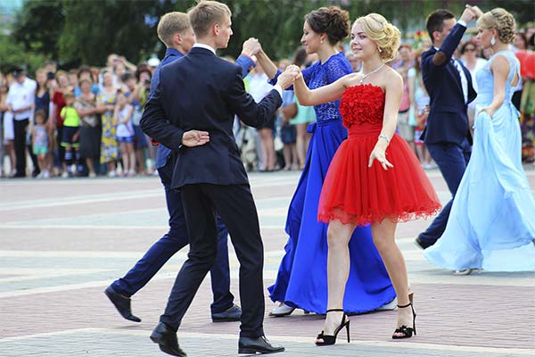 До чого сниться випускний вечір — 38 тлумачень із різних сонників.