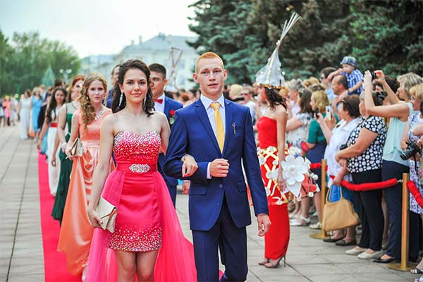 До чого сниться випускний вечір — 38 тлумачень із різних сонників.