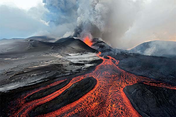 До чого сниться вибух чи виверження вулкана — 40 тлумачень із різних сонників.