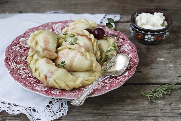 До чого сняться вареники з вишнею, сиром чи картоплею — 55 тлумачень із різних сонників