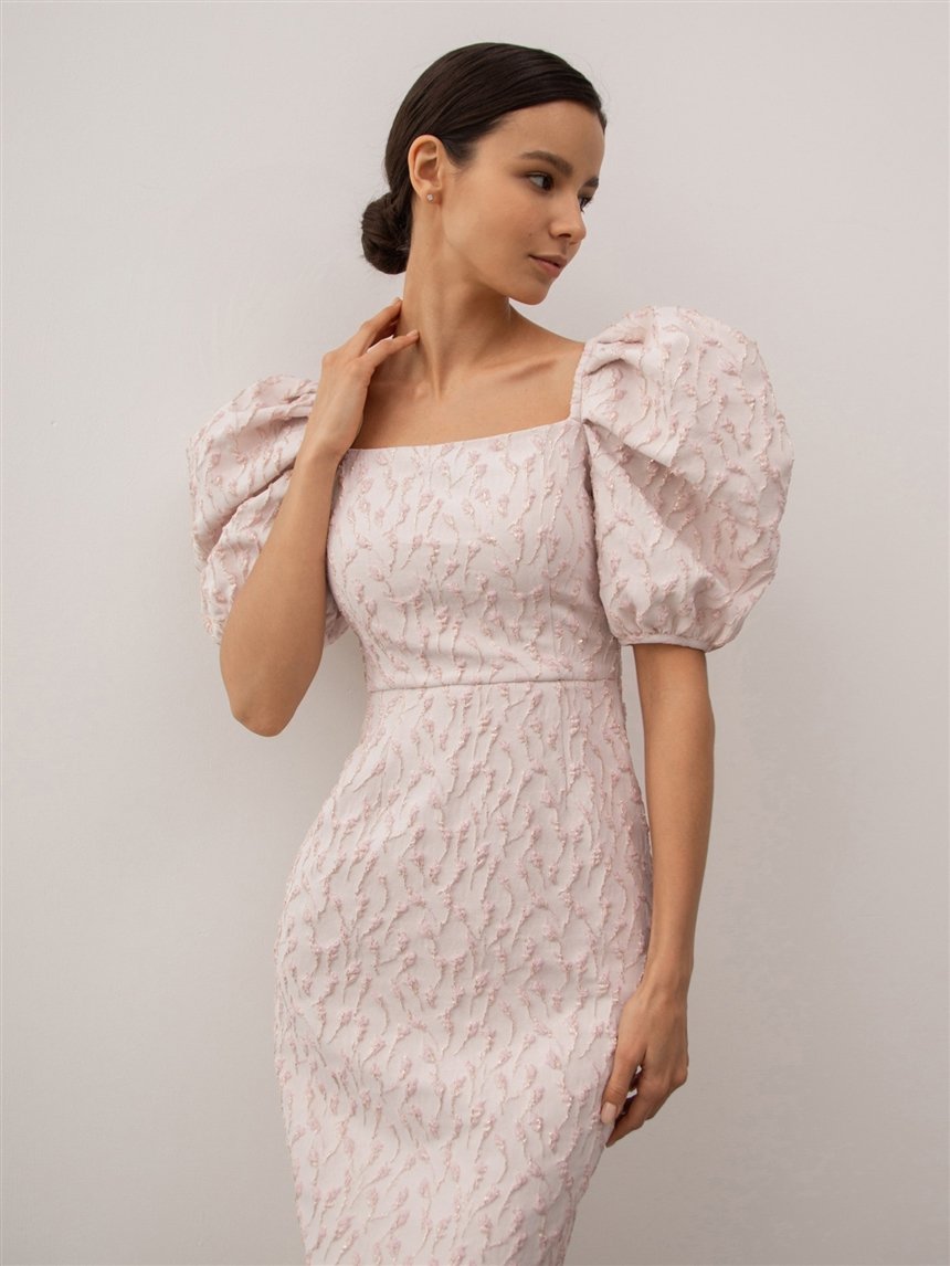 Фігура груша: тип, фото жінок, одяг, що носити, базовий гардероб, сукні, штани