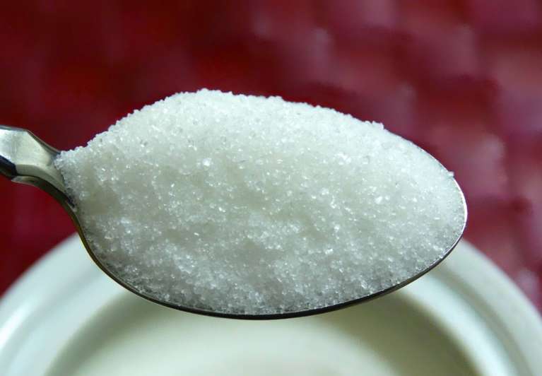 До чого розсипати цукор: на стіл, на підлогу – прикмета