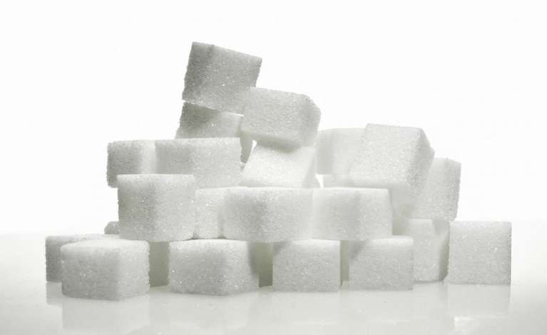 До чого розсипати цукор: на стіл, на підлогу – прикмета