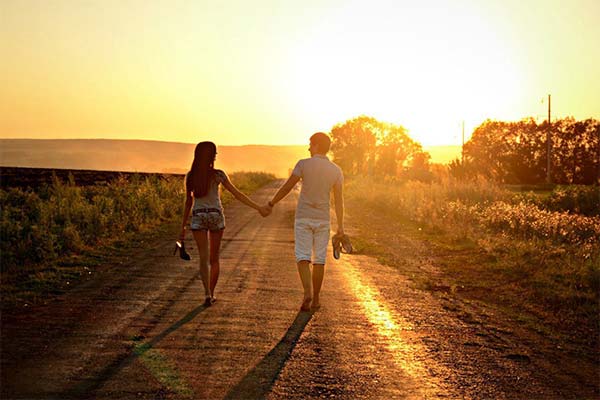 До чого сниться гуляти з колишнім чи незнайомим хлопцем — 40 тлумачень із різних сонників