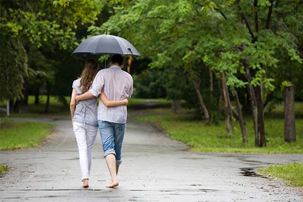 До чого сниться гуляти з колишнім чи незнайомим хлопцем — 40 тлумачень із різних сонників