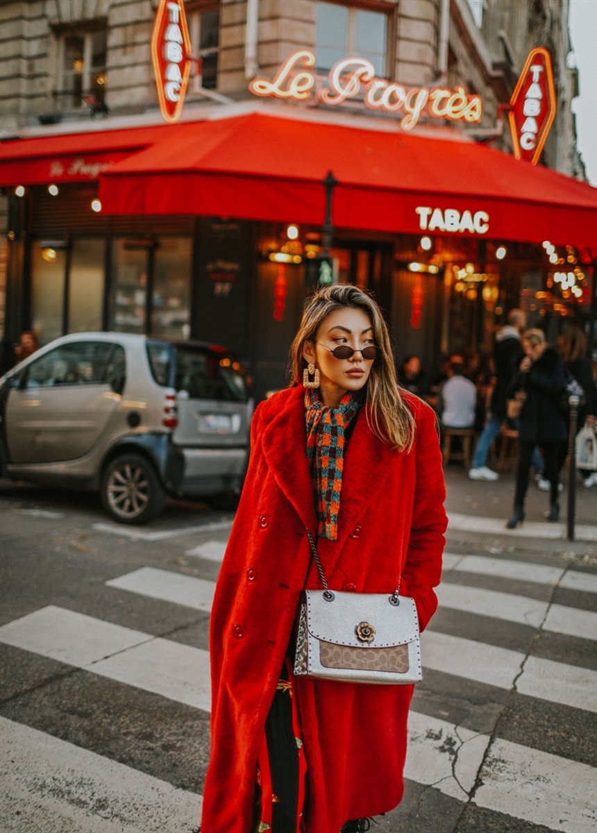 Модні осінні образи з червоним: ідеї, фото