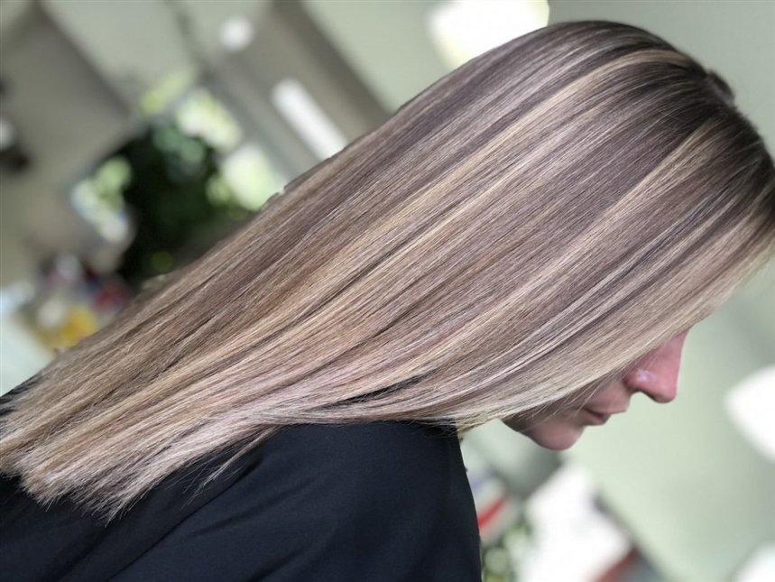 Русий колір волосся: світло, середньо, темні відтінки у дівчат (фото), холодний та натуральний блонд, фарбування та палітра