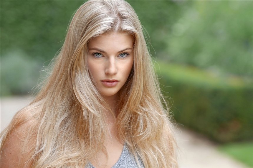 Русий колір волосся: світло, середньо, темні відтінки у дівчат (фото), холодний та натуральний блонд, фарбування та палітра