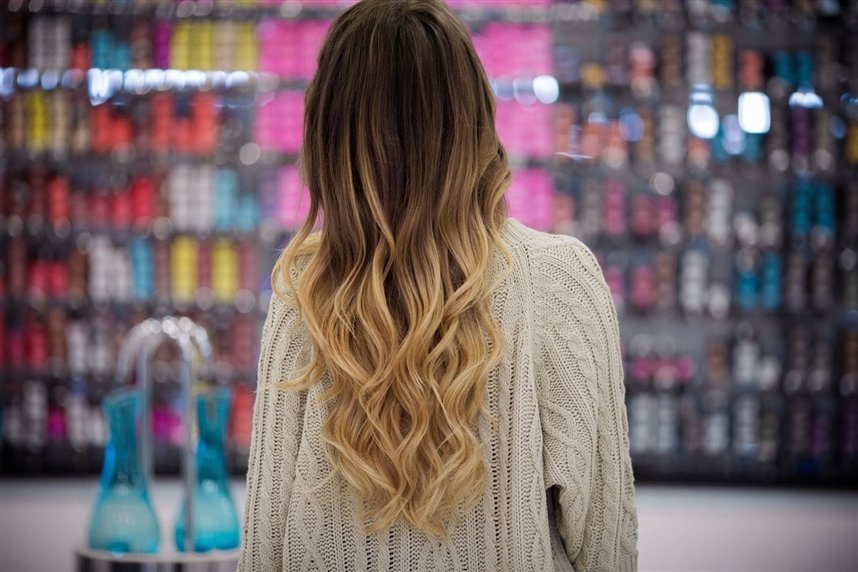 Русий колір волосся: світло, середньо, темні відтінки у дівчат (фото), холодний та натуральний блонд, фарбування та палітра