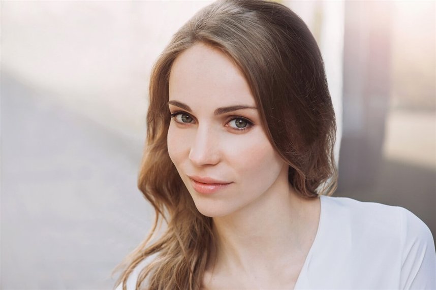 Русий колір волосся: світло, середньо, темні відтінки у дівчат (фото), холодний та натуральний блонд, фарбування та палітра