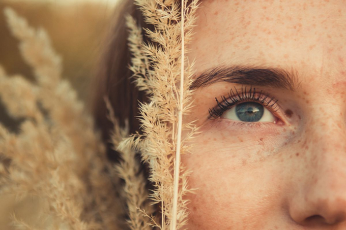 Б'юті-лайфхаки від геніїв TikTok, які допоможуть швидко підтягнути і освіжити обличчя