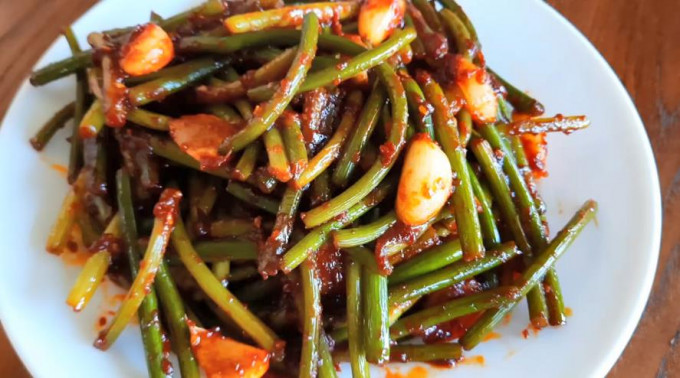 Часникові стрілки - 12 рецептів смачних страв із часникових стрілок