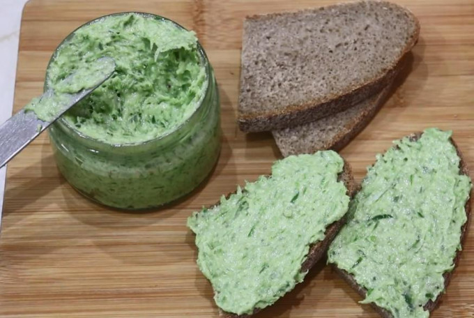 Часникові стрілки - 12 рецептів смачних страв із часникових стрілок