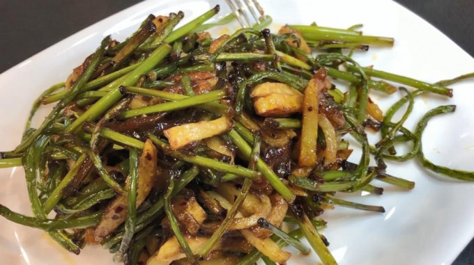 Часникові стрілки - 12 рецептів смачних страв із часникових стрілок