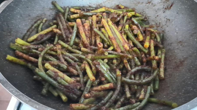 Часникові стрілки - 12 рецептів смачних страв із часникових стрілок