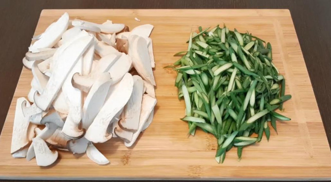 Часникові стрілки - 12 рецептів смачних страв із часникових стрілок