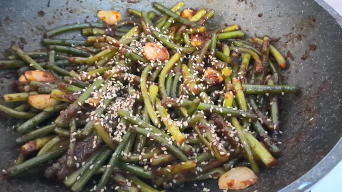 Часникові стрілки - 12 рецептів смачних страв із часникових стрілок