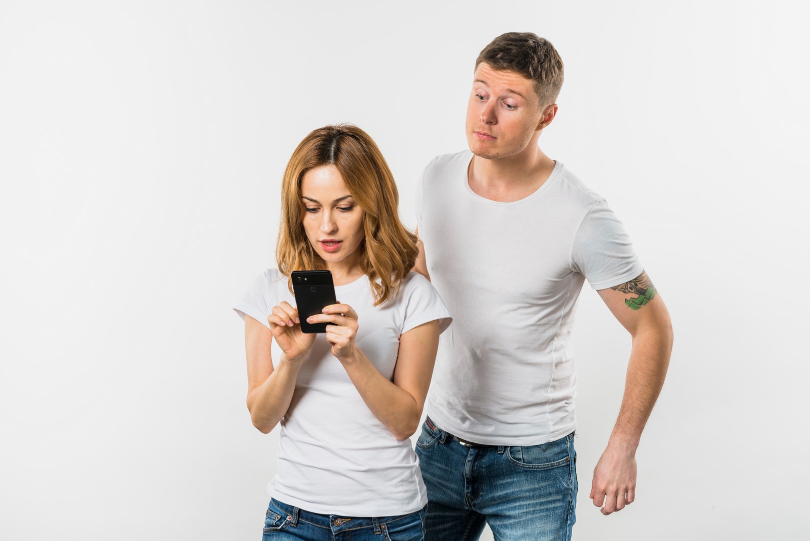 Що робити, якщо чоловік ревнує без приводу: покрокове керівництво до сімейної гармонії