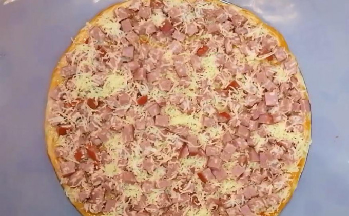Домашня піца в духовці - 12 простих і смачних рецептів