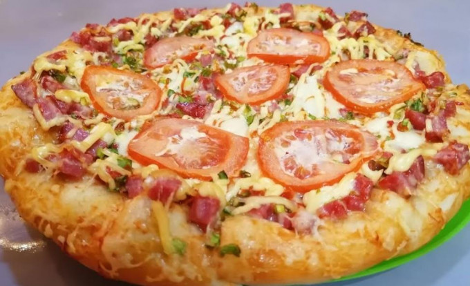 Домашня піца в духовці - 12 простих і смачних рецептів