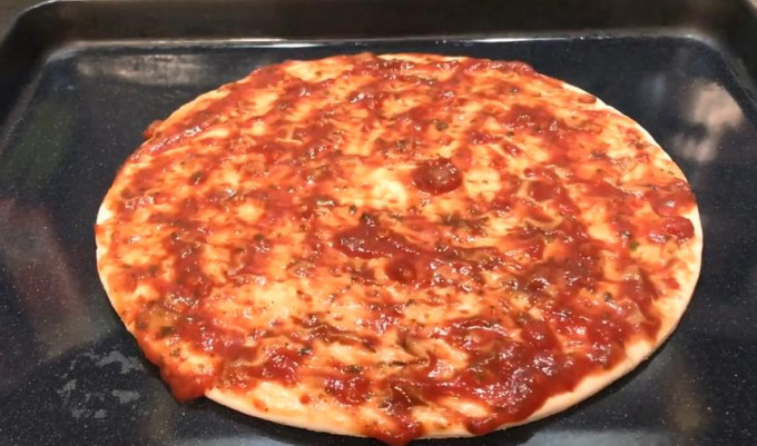 Домашня піца в духовці - 12 простих і смачних рецептів