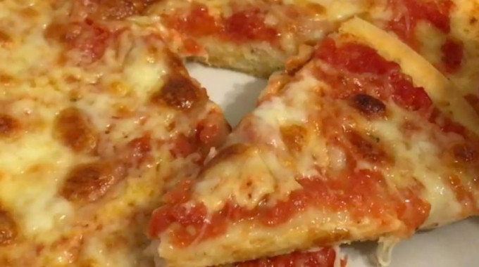 Домашня піца в духовці - 12 простих і смачних рецептів