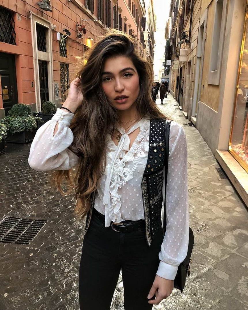 Фігура яблуко: тип, фото, сукні, джинси, одяг, як одягатися і що носити