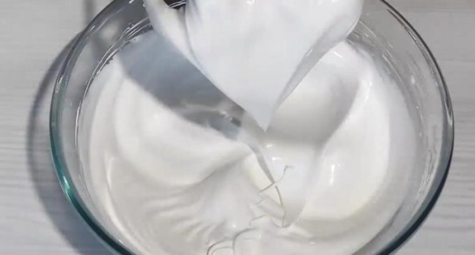 Глазур для паски — 12 рецептів, щоб не обсипалася і не липла