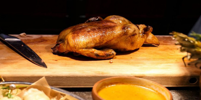 Гарячі страви на Новий 2023: новорічні рецепти з фото