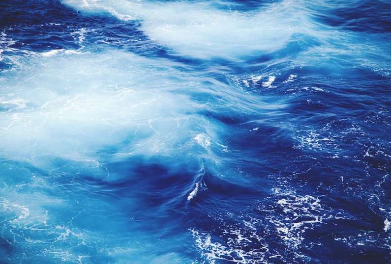 Навіщо сниться море жінці?