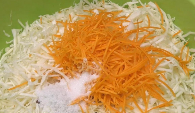 Квашена капуста на зиму – 13 рецептів хрумкої та соковитої капусти