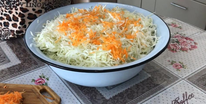 Квашена капуста на зиму – 13 рецептів хрумкої та соковитої капусти