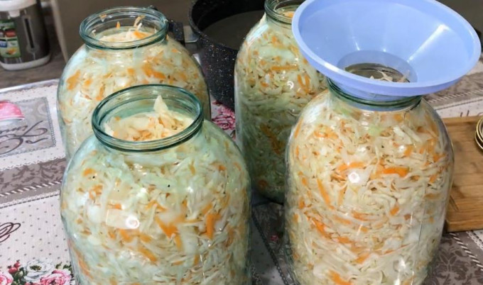 Квашена капуста на зиму – 13 рецептів хрумкої та соковитої капусти