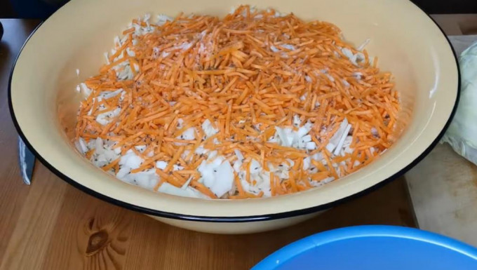 Квашена капуста на зиму – 13 рецептів хрумкої та соковитої капусти