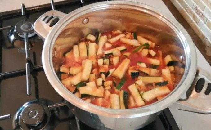 Лічо з кабачків на зиму - 13 рецептів неймовірно смачної заготівлі.