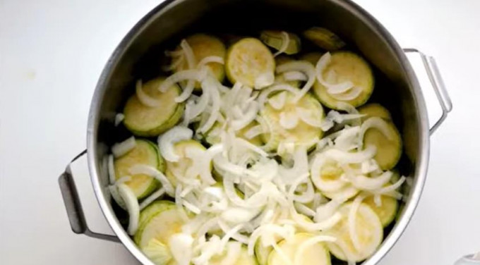 Лічо з кабачків на зиму - 13 рецептів неймовірно смачної заготівлі.