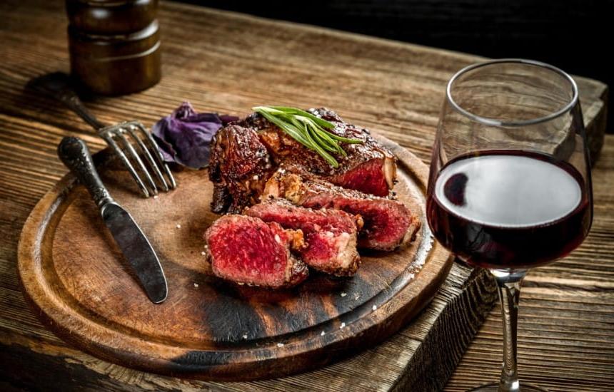 красное вино к стейку