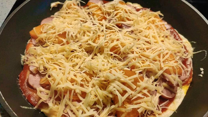 Піца на сковороді за 10 хвилин - 11 швидких рецептів на швидку руку