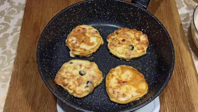 Піца на сковороді за 10 хвилин - 11 швидких рецептів на швидку руку