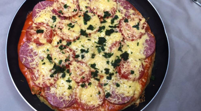 Піца на сковороді за 10 хвилин - 11 швидких рецептів на швидку руку