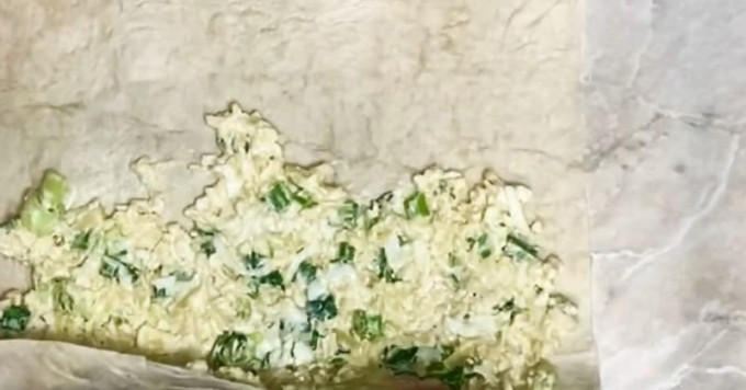 Пиріжки з цибулею та яйцем - 12 рецептів на сковороді та в духовці