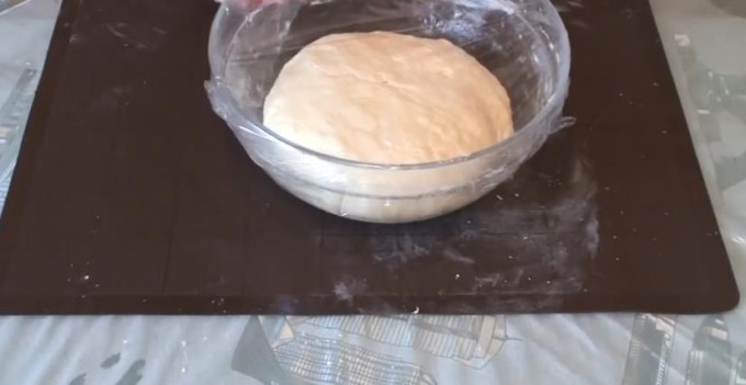 Пиріжки з цибулею та яйцем - 12 рецептів на сковороді та в духовці