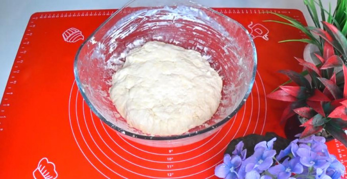 Пиріжки з цибулею та яйцем - 12 рецептів на сковороді та в духовці