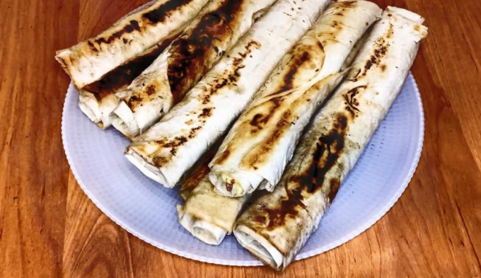 Пиріжки з цибулею та яйцем - 12 рецептів на сковороді та в духовці