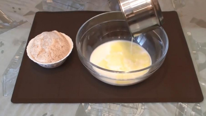 Пиріжки з цибулею та яйцем - 12 рецептів на сковороді та в духовці