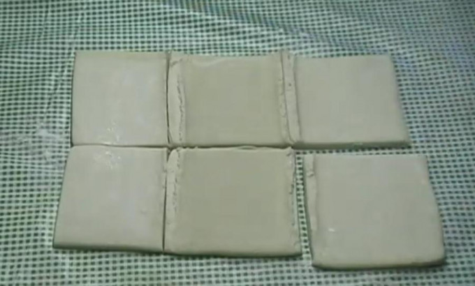 Пиріжки з цибулею та яйцем - 12 рецептів на сковороді та в духовці