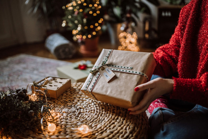 Подарунки подрузі на Новий 2023 рік: що подарувати, ідеї