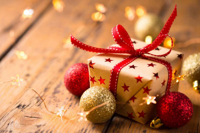 Подарунки батькам на Новий 2023 | що подарувати, ідеї