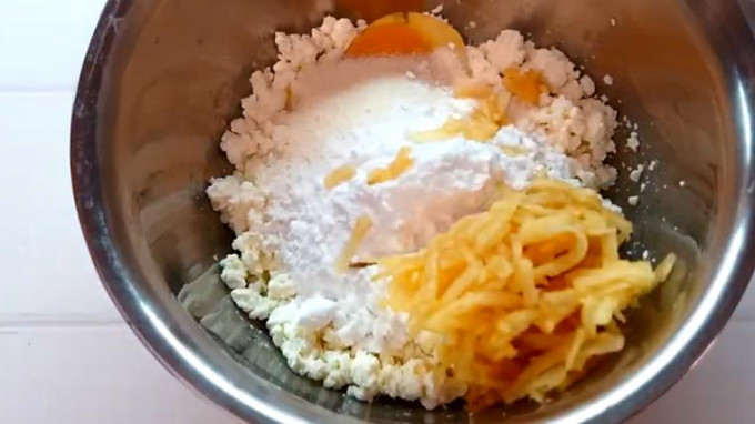 Пишні сирники з сиру на сковороді – 14 класичних рецептів