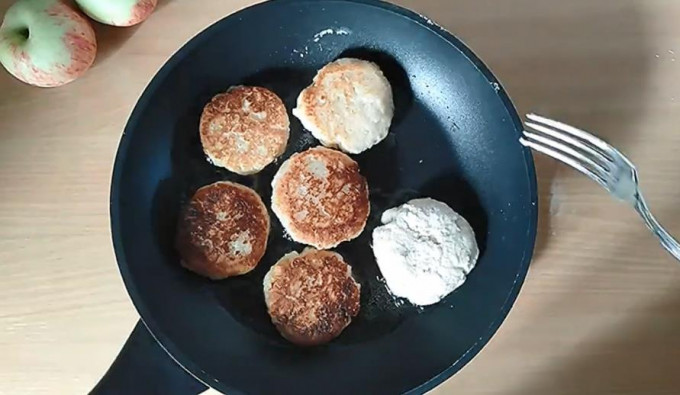 Пишні сирники з сиру на сковороді – 14 класичних рецептів